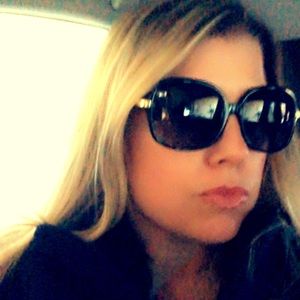 Meet your Posher, Alexis